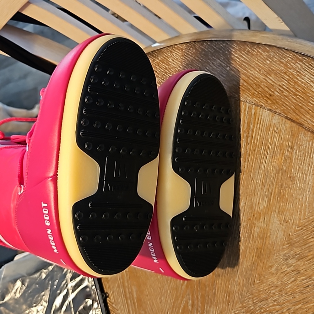 Moon Boots - Picture 3 of 3